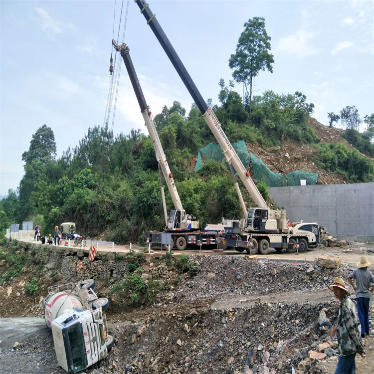 当阳汽车掉沟里叫吊车救援要多少钱