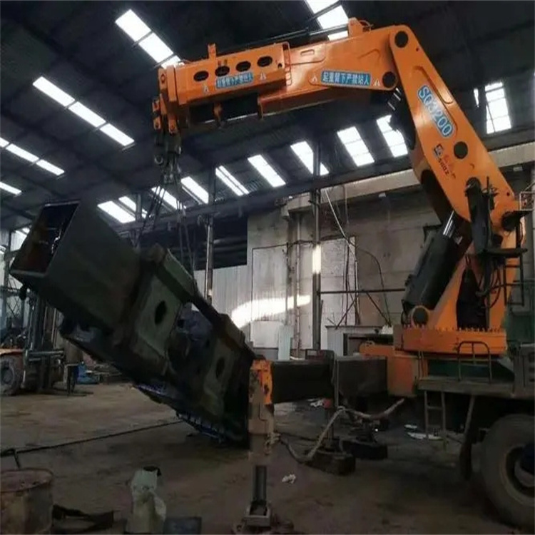 当阳130吨折臂吊车出租吊机租赁附近电话