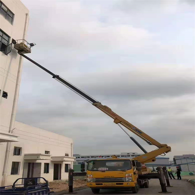 当阳吊车可以用吊笼吊人作业吗